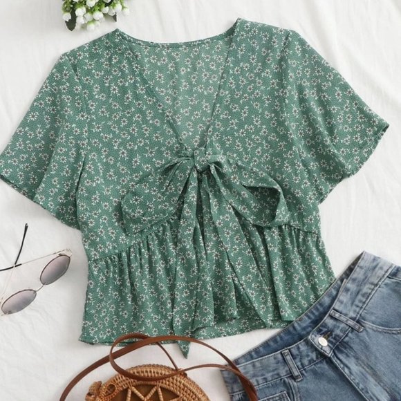 Tops - Boho Floral print front tie babydoll peplum crop top green